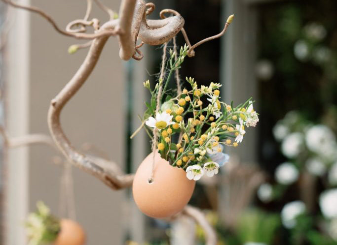 How to decorate your home for Easter with spring flowers